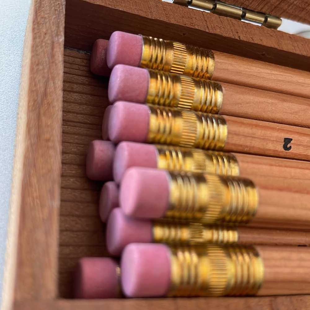 Vintage Set of 12 No. 2 Blackfeet Indian Pencils In Original Cedar Case Unused - Picture 6 of 10